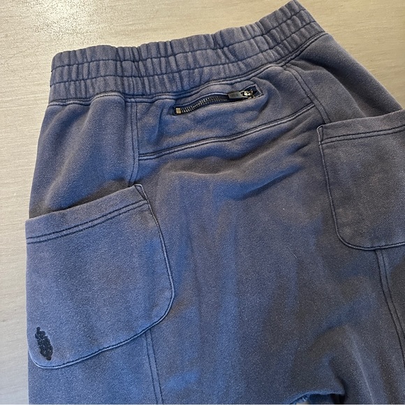 Free People Movement June Bug Jogger Navy Shade - Size XS - Picture 7 of 9